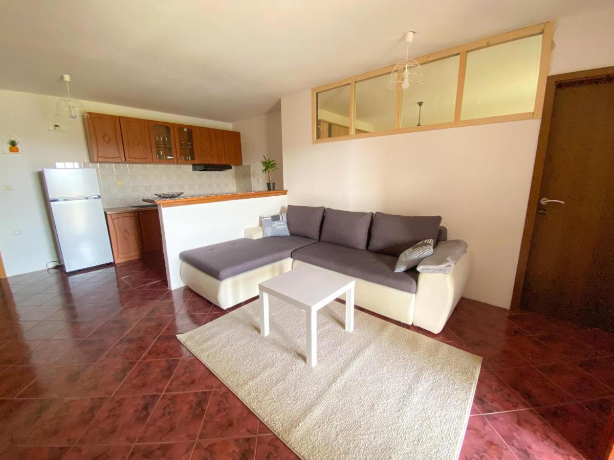 Apartment Moon Pobegi Экстерьер фото