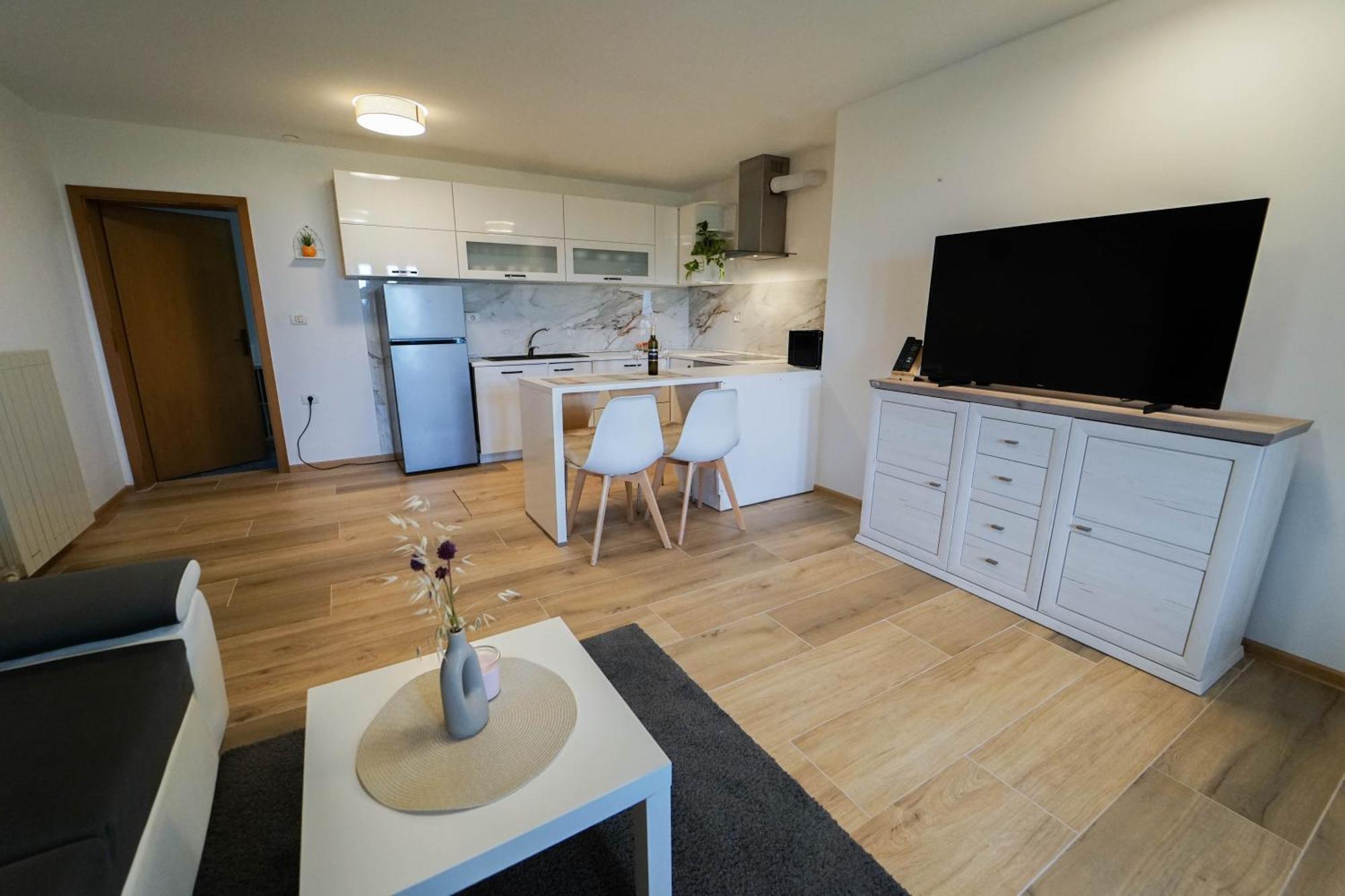 Apartment Moon Pobegi Экстерьер фото